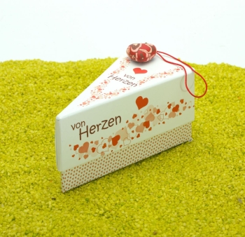 Geschenkschachtel Tortenstück mit Herzanhänger - Von Herzen